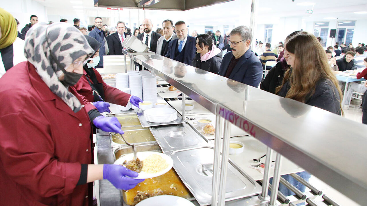 Aynı Sofrada Buluştular (4)