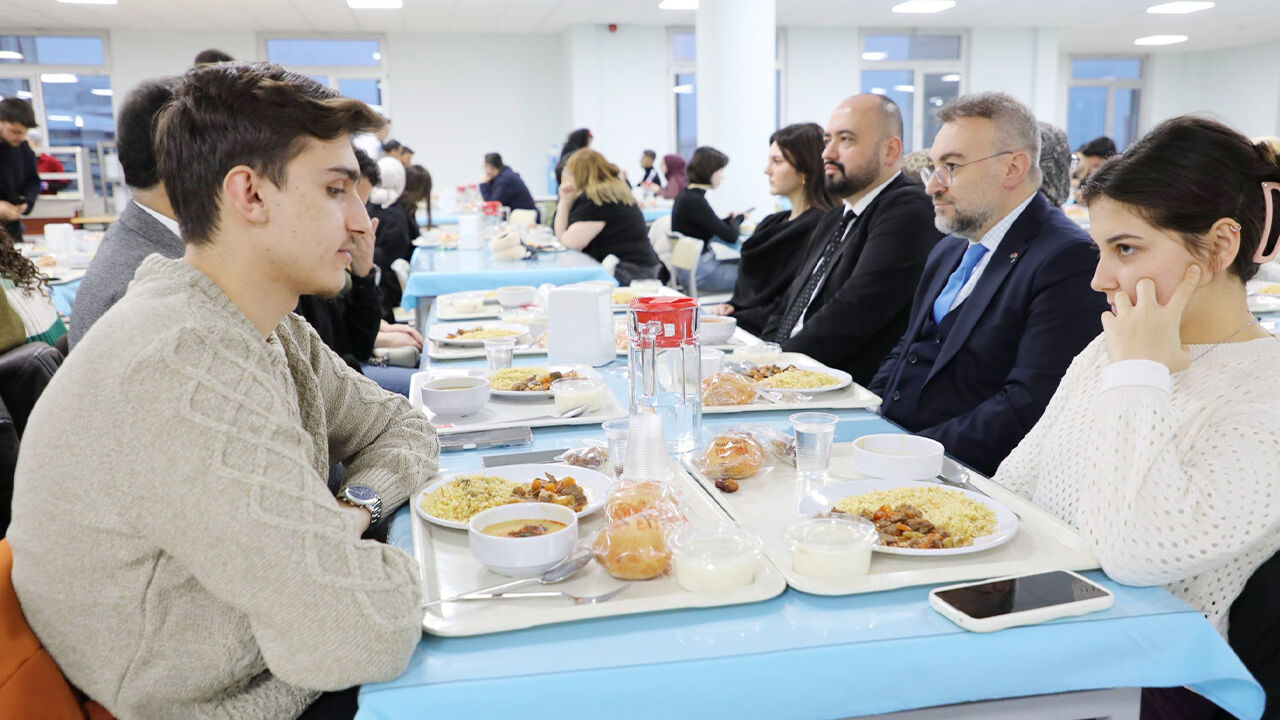 Aynı Sofrada Buluştular (6)