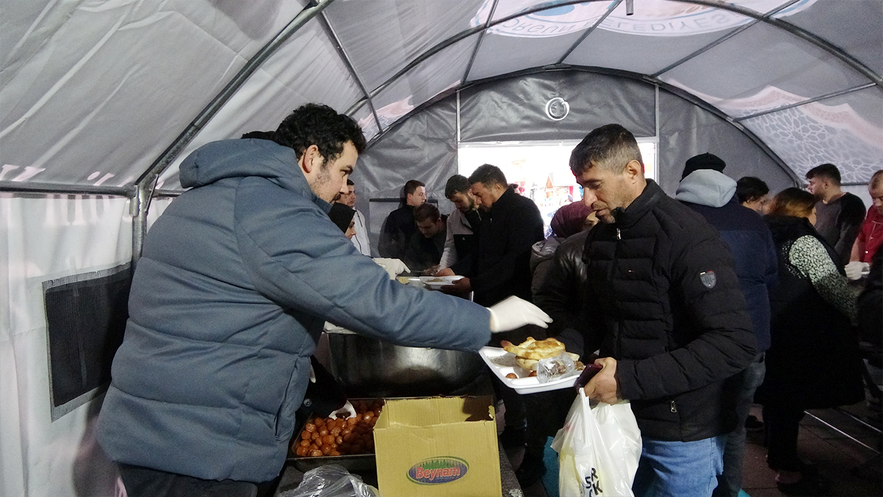 Bin Kişilik Iftar (1)