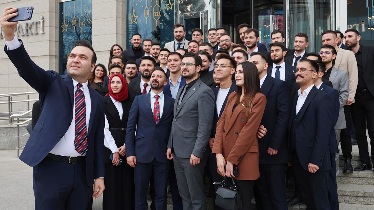 Gençliğin Enerjisi Var (1)