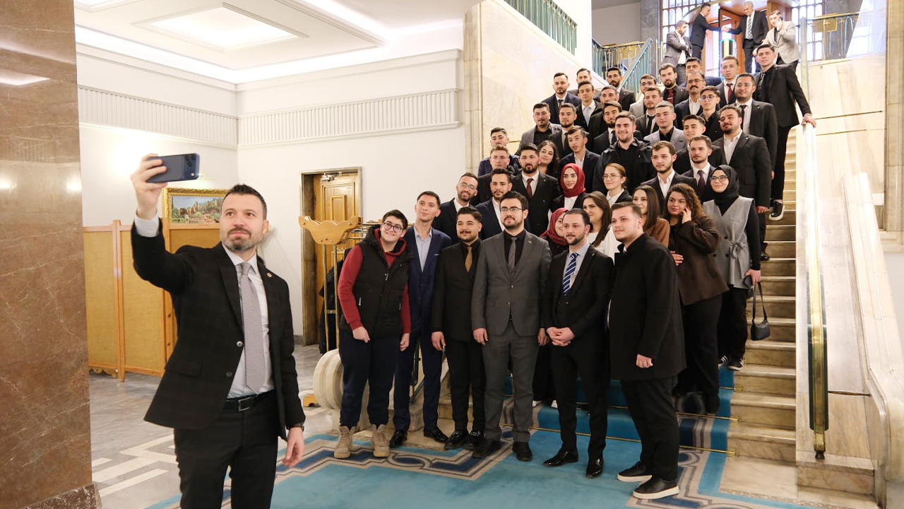 Gençliğin Enerjisi Var (2)