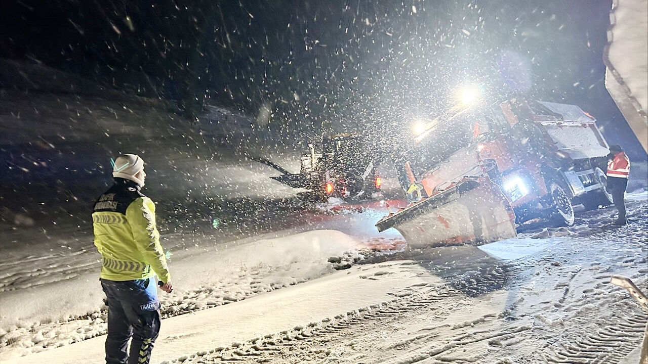 Herkes Uyur Onlar Asla (4)