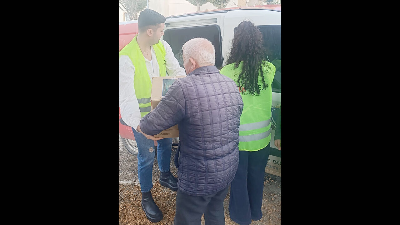 Iyilikte Yarışıyorlar (1)