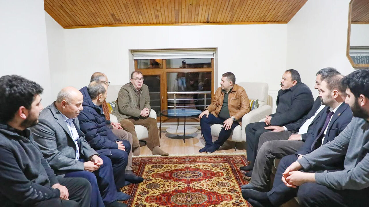 Acılar Paylaştıkça Azalır (4)