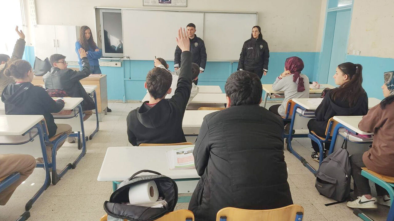 Güvenli̇k Mührü (1)