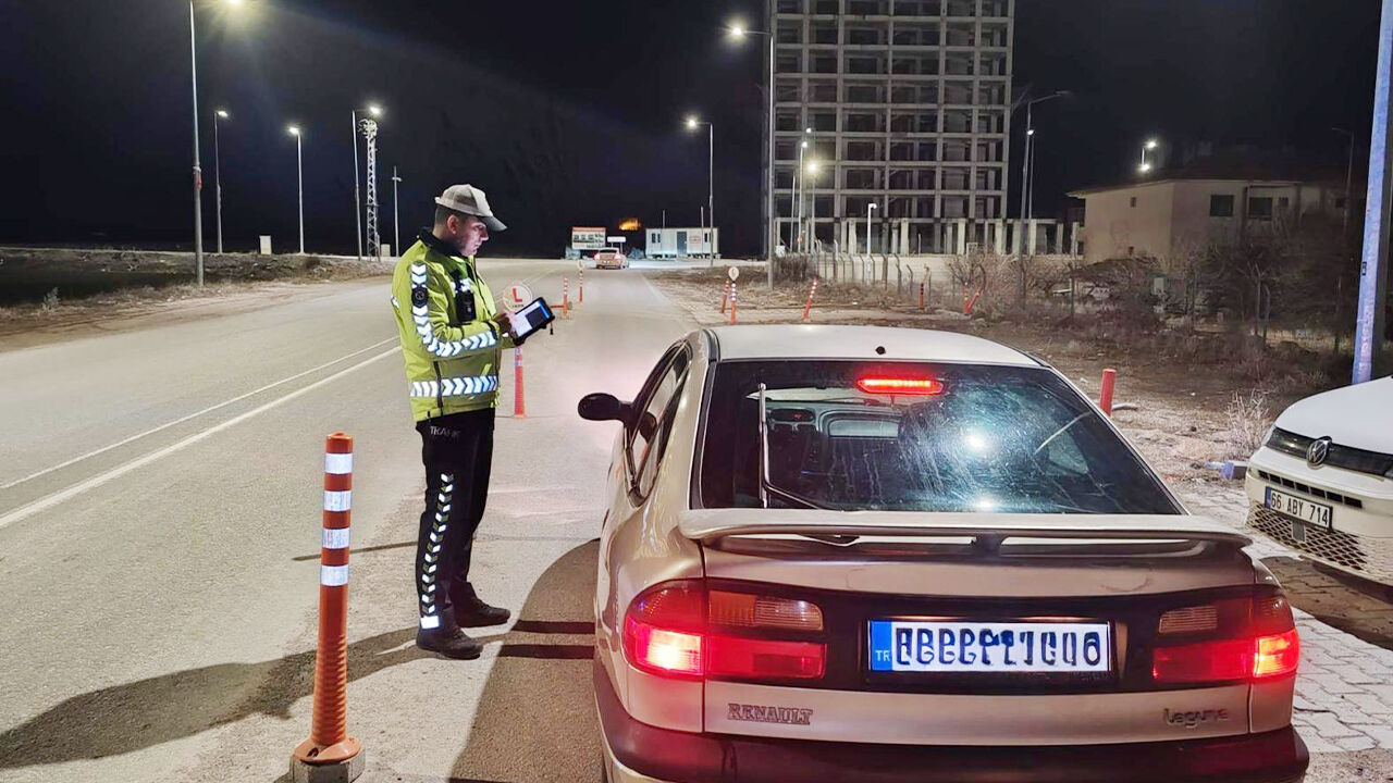 Güvenli̇k Mührü (3)