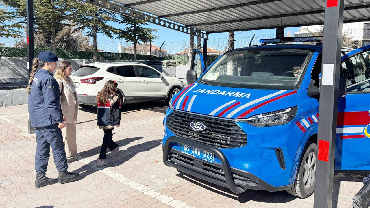 Jandarma Çocuklarla (2)