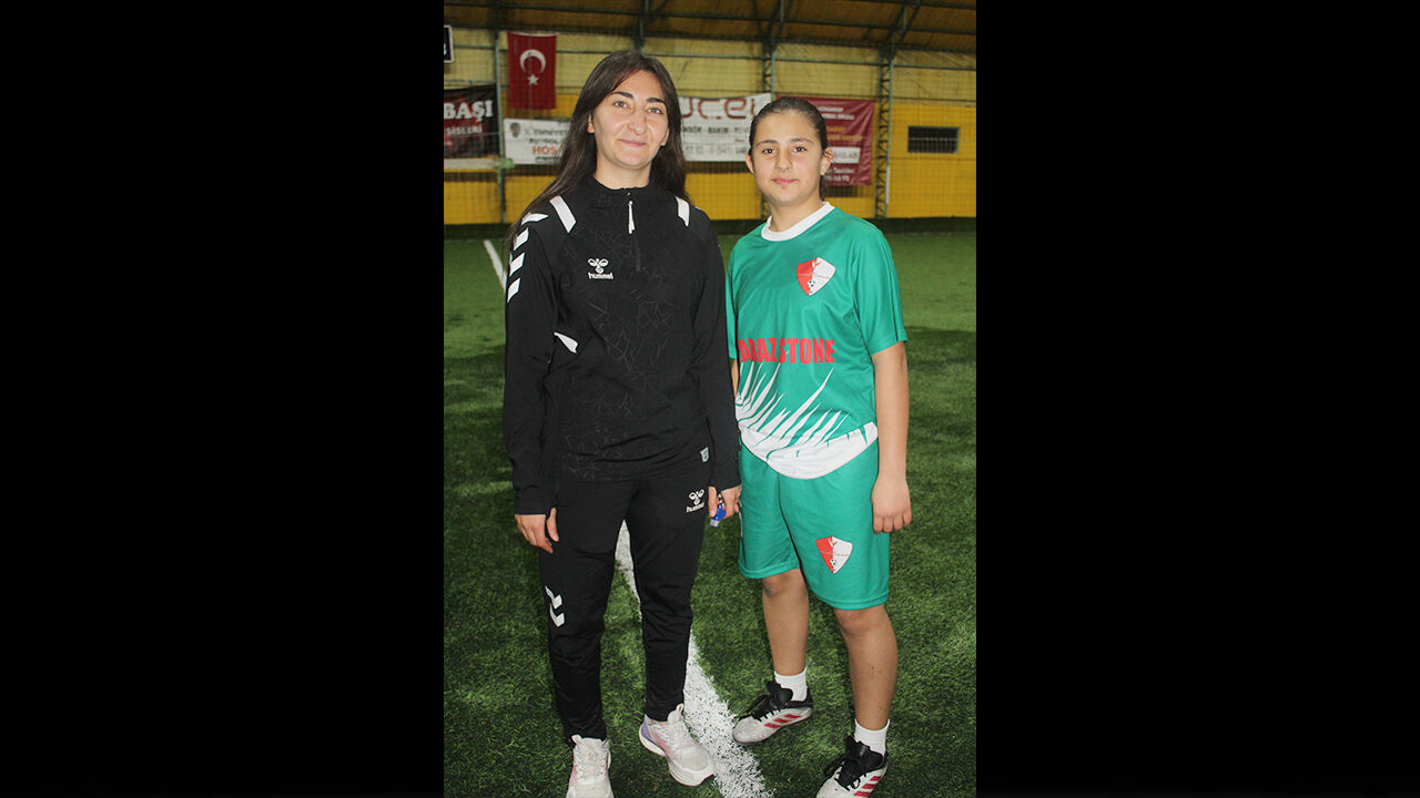 Kızlar Detsek Bekliyor (1)