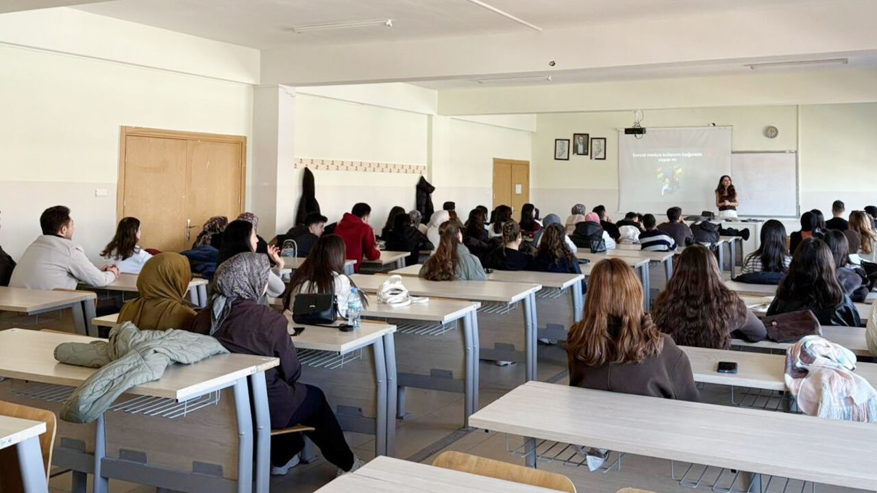 Yalnızlığı Konuştular (1)