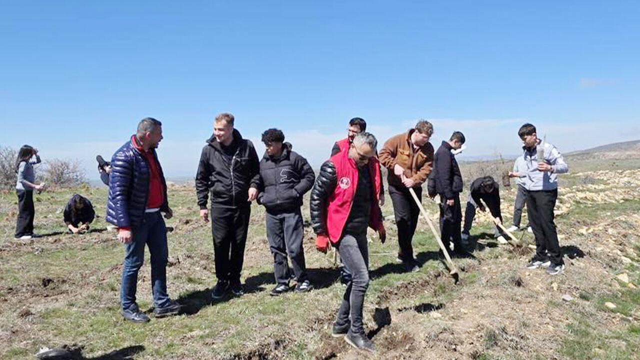 Gençler Ağaç Dikti (3)