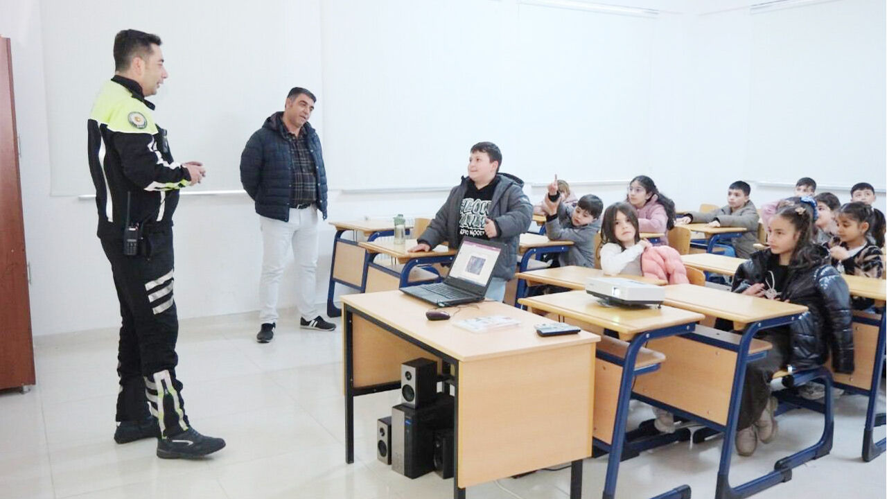 Minik Sürücüler Trafikte (2)