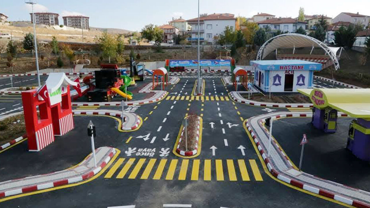 Minik Sürücüler Trafikte (6)