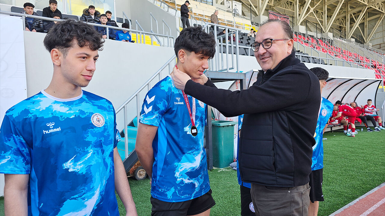 Şölen Sona Erdi! (2)