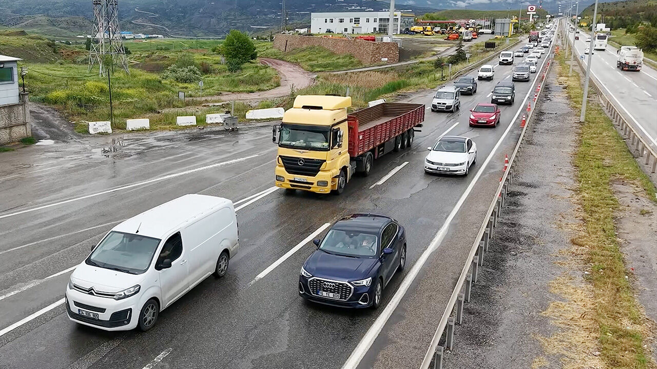 Bayram Tatili Başladı 43 İlin Geçiş Noktası Kırıkkale'de Trafik Yoğunluğu Arttı (2)