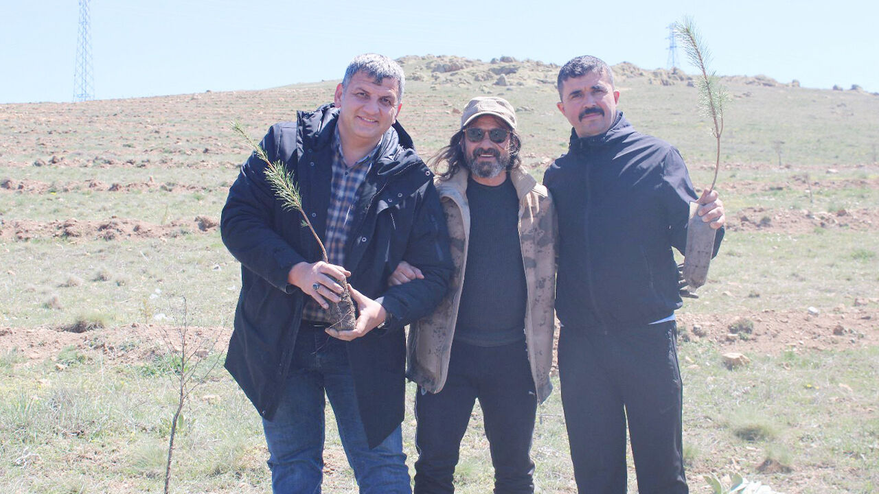 Fidanlar Şehit Öğretmen Ve Öğrenciler Için! (2)