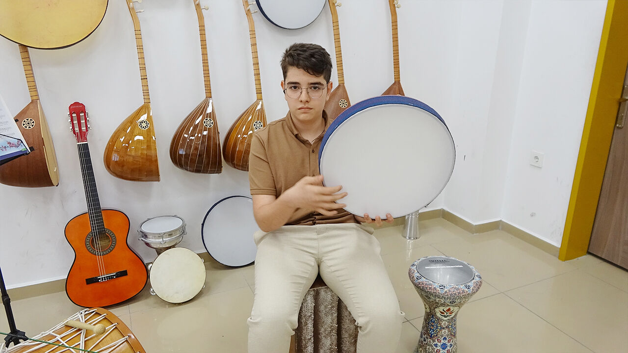 Kapılara Vurarak Başladı, Sahnelere Taşıdı (3)