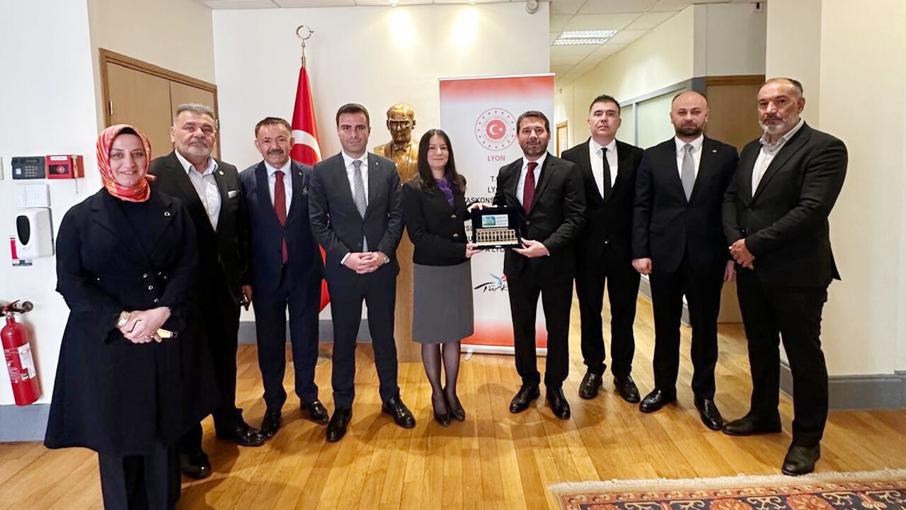 Kral Kizi İçi̇n Gi̇tti̇ler! (4)