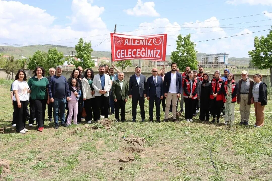 Yerköy’de Engelliler Haftası'nda Özel Öğrencilerle Fidan Diktiler