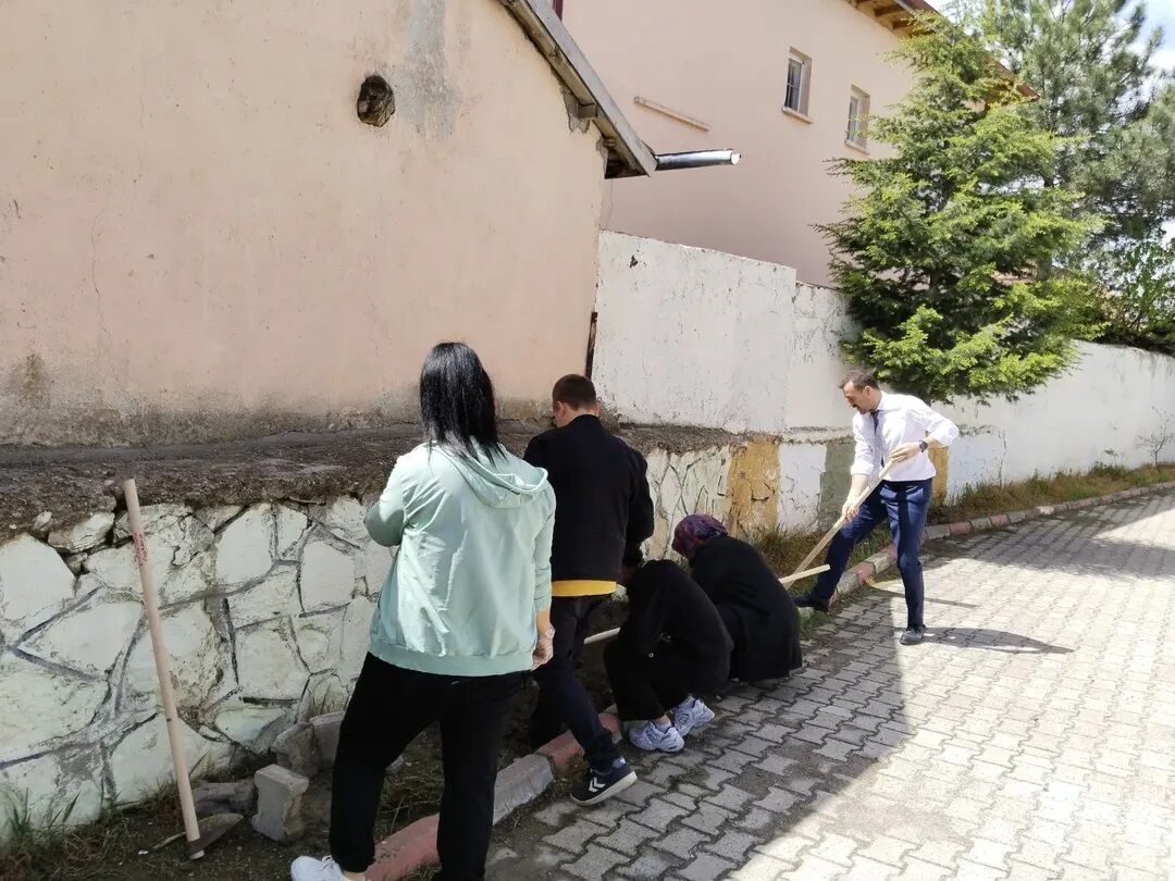 Çandır’da Öğrencilerden Yeşil Vatan'a İlk Can Suyu