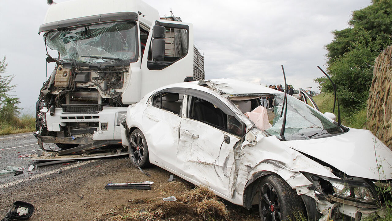 Zincirleme Trafik Kazası 8 Yaralı, 1 Gözaltı (2)