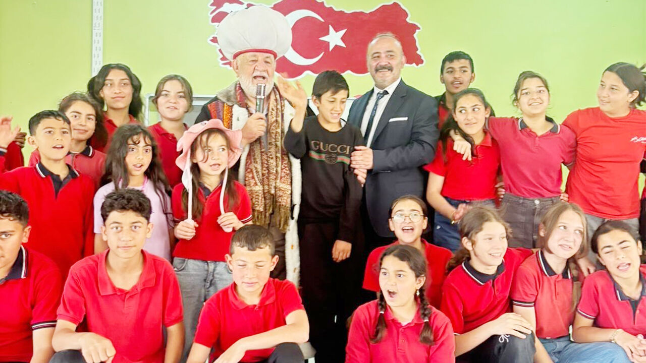 Nasreddin Hoca Okulda (2)