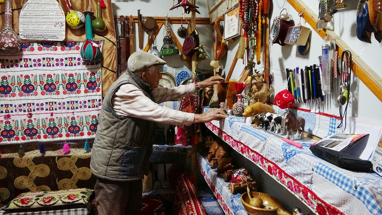 Yozgat’taki Bu Ev Görenleri Büyülüyor! Her Biri Tarihe Tanıklık Ediyor (7)